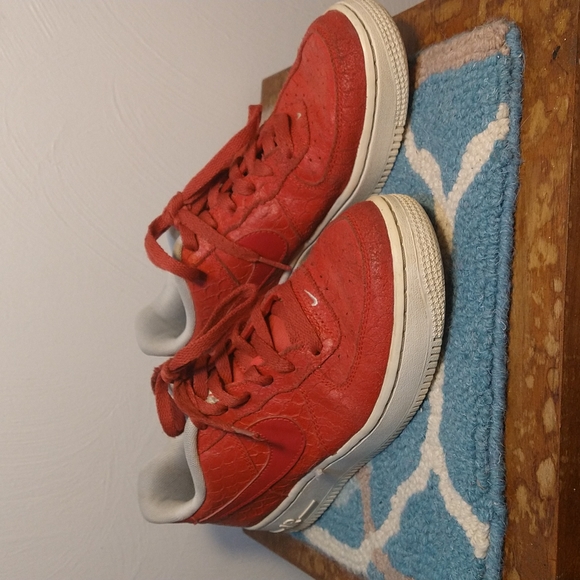 Nike Youth Air Force 1 Leather Croc Embossed Sneakers - Picture 3 of 12